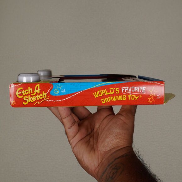 Etch A Sketch Magic Screen Unisex Kids Classic Drawing Toy 3+ Retired - Picture 5 of 11